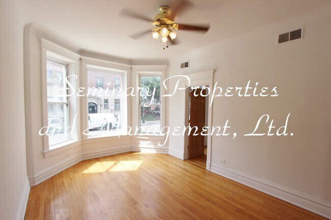 Building Photo - 920 W Addison St