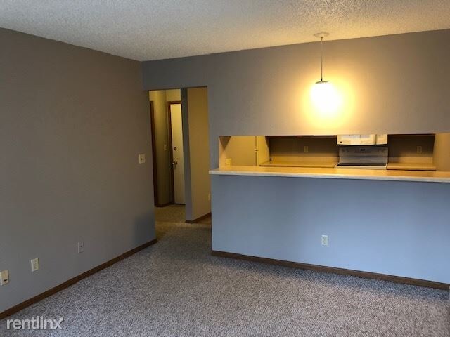 Building Photo - 2 br, 1 bath  - 1006 Oakcrest St Apt 209