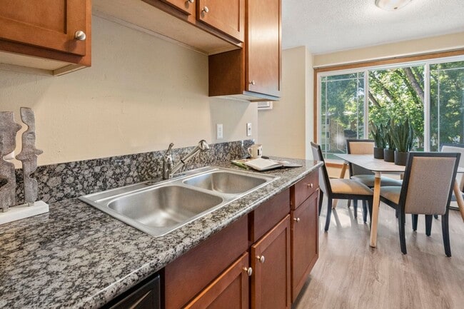 Interior Photo - Lake Pointe
