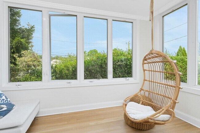 Foto del edificio - 137 Rock Spring Rd