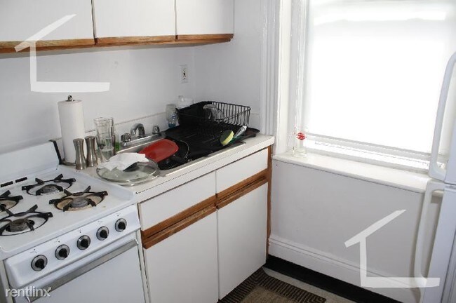 Building Photo - 120 Warren St