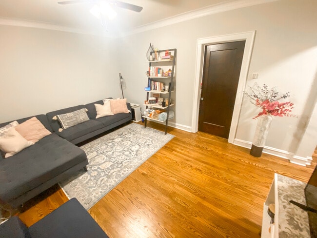 Foto del edificio - 1461 W Byron St
