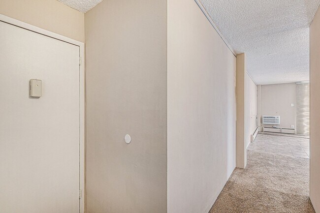 Photo - 900 Saturn Dr House