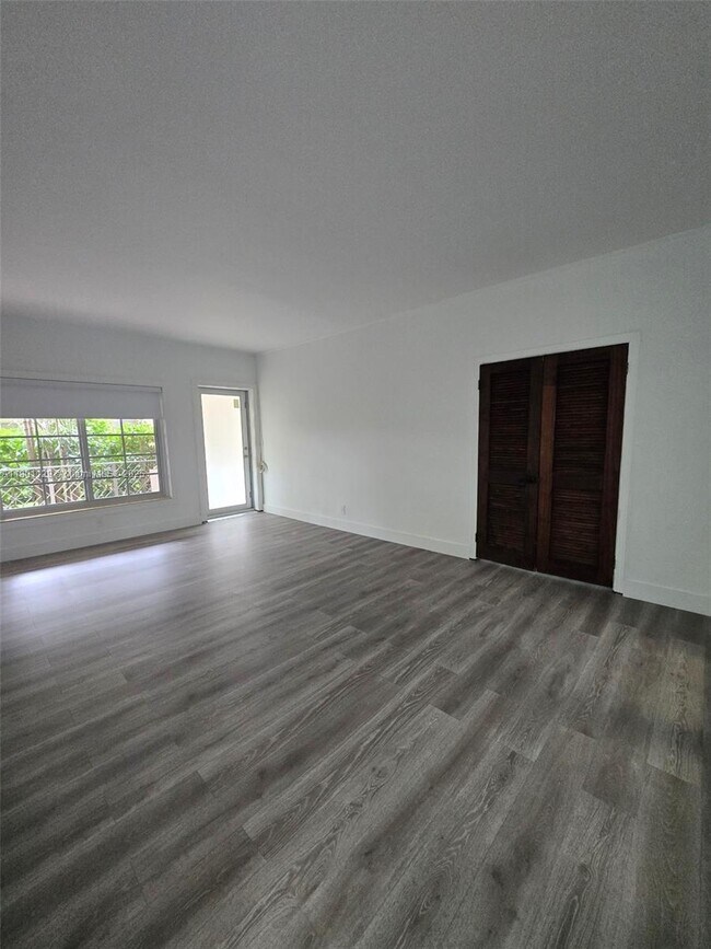 Building Photo - 2131 Calais Dr