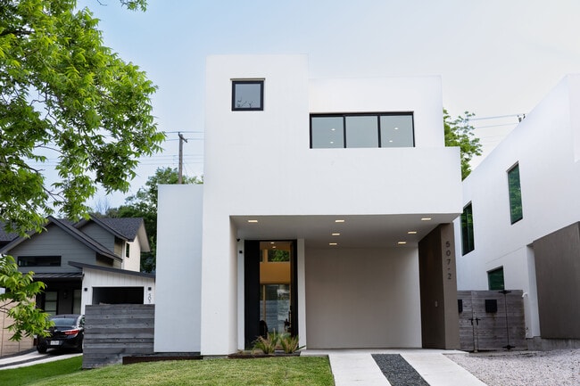 Building Photo - 507 S Park Dr