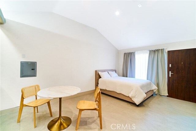 Foto del edificio - 1119 N Crestview Dr