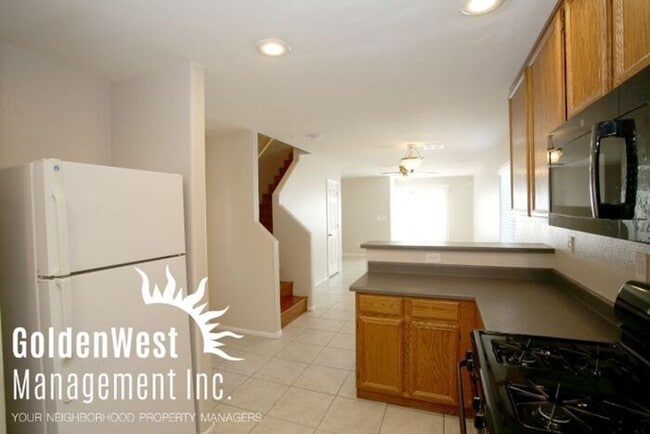 Building Photo - Gorgeous Corner Lot 3Bdm 2.5Ba Pluss Loft,...