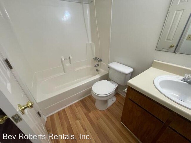 Building Photo - 2 br, 2 bath House - 911-C West Chatham St...