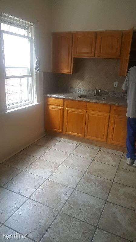 Building Photo - 665 S 3rd Ave