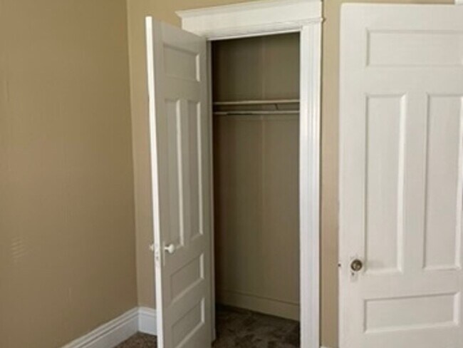 Building Photo - 1 bedroom near the Rochester Public Market...