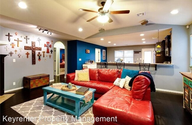 Building Photo - 3 br, 2 bath House - 2610 E 5th Pl