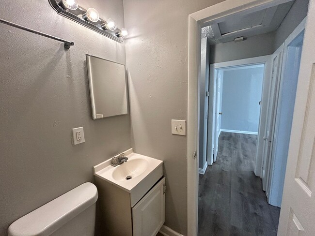 Foto del edificio - Cute 2 Bedroom House Available