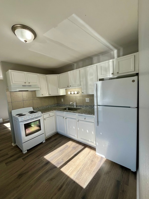 Building Photo - 1760 St Johns Blvd