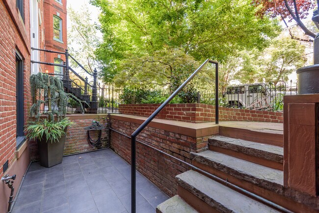 patio - 1440 Q St NW