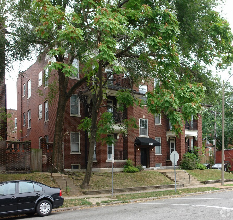 3176 Gustine Ave, Saint Louis, MO 63116 Apartments in Saint Louis, MO
