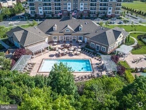 Building Photo - 1514 Churchill Downs Way