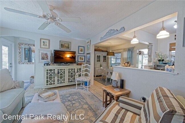 Building Photo - 2 br, 1 bath House - 553 S Pelican Drive