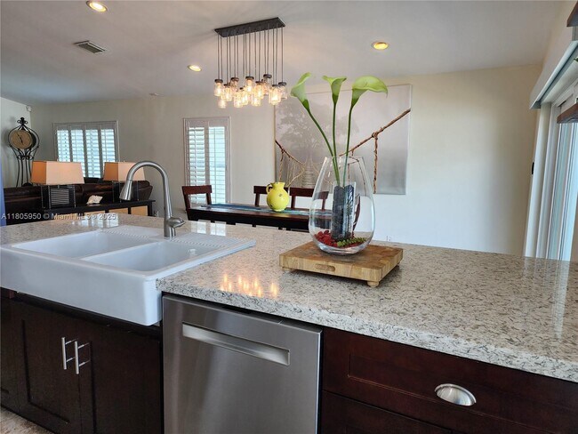Foto del edificio - 9871 Red Heart Ln