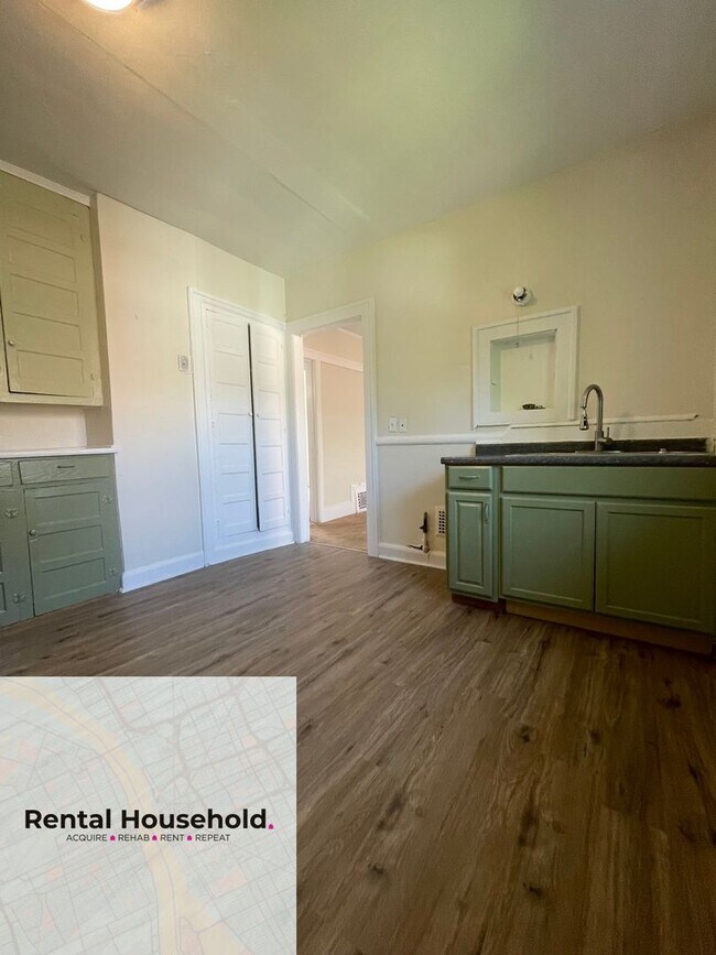 Foto del edificio - 5065-5067 Linsdale St.