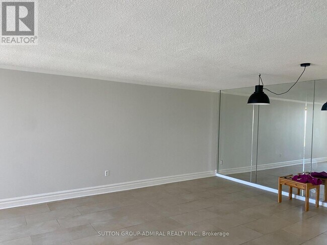 Building Photo - 2045 Lake Shore Blvd W