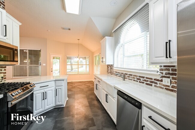 Building Photo - 9400 Parkside Cir