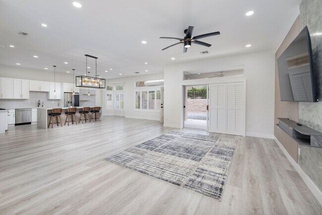 Foto del edificio - Highly Upgraded 55 + Community in Summerlin