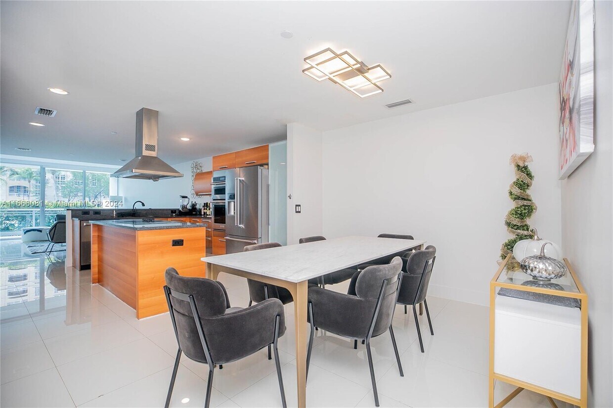Foto principal - 2950 NE 188th St