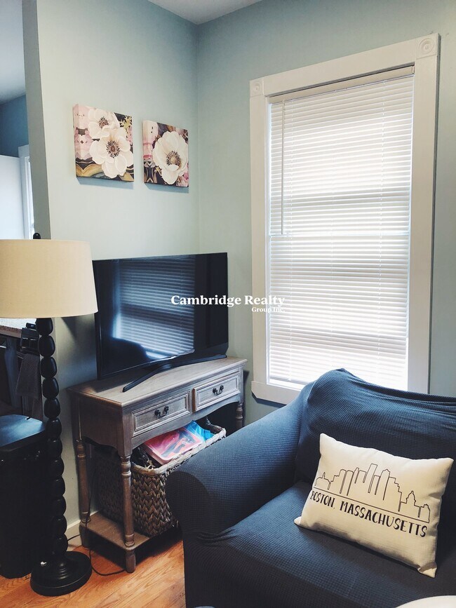 Foto del edificio - 44-46 Ward St. Unit 2T
