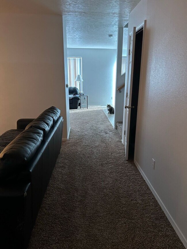 Building Photo - 4 Bedroom Home on Corner Lot w/ 2,000 sq. ...