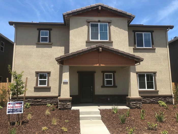 Foto principal - Brand new 4 bed 3 bath home in Natomas