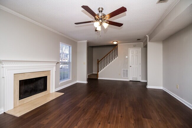 Foto del edificio - 606 Rocky Ridge Cir