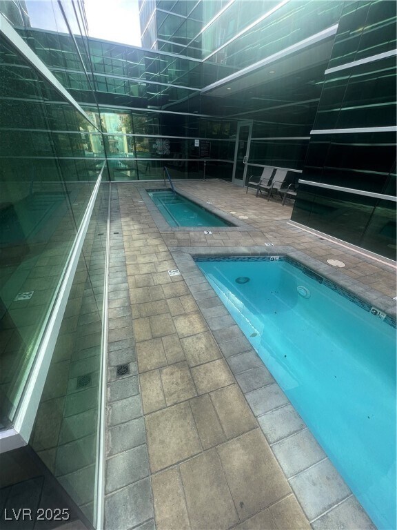 Foto del edificio - 68 E Serene Ave