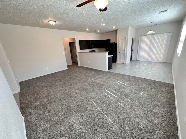 Foto del edificio - MOVE IN SPECIAL! 1/2 off the security depo...