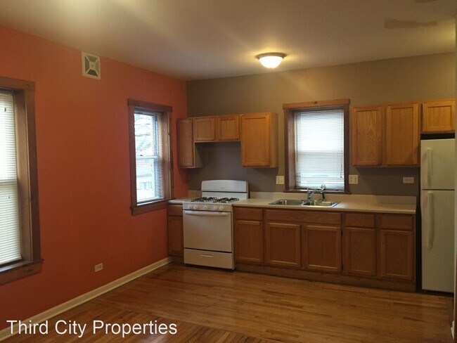 Building Photo - 1608 N Luna Ave