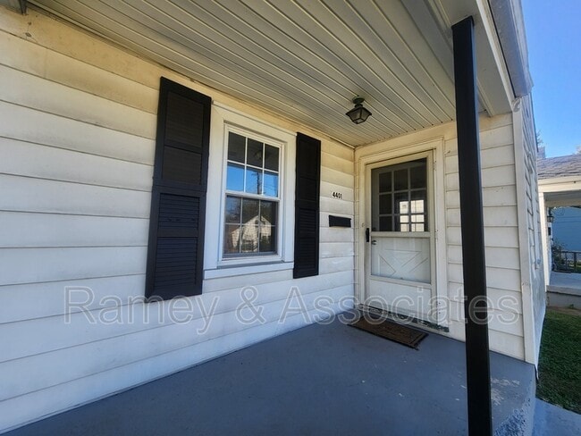 Building Photo - 4401 Bellevue Ave