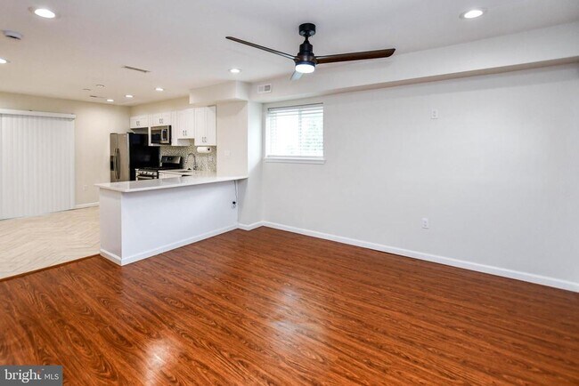 Foto del edificio - 531 Hilltop Terrace SE