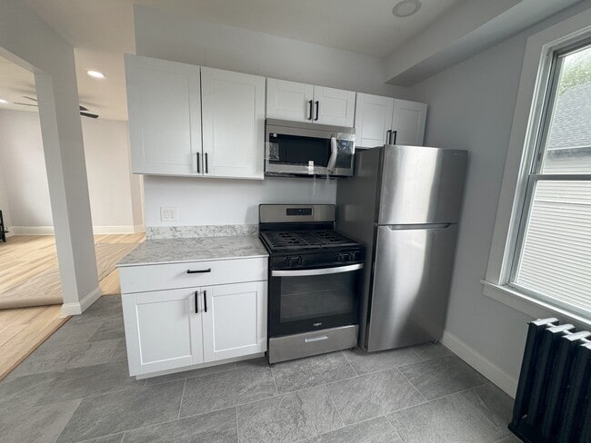 Building Photo - 273 Maple Ave