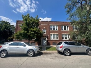 Building Photo - 1022 W 77th St