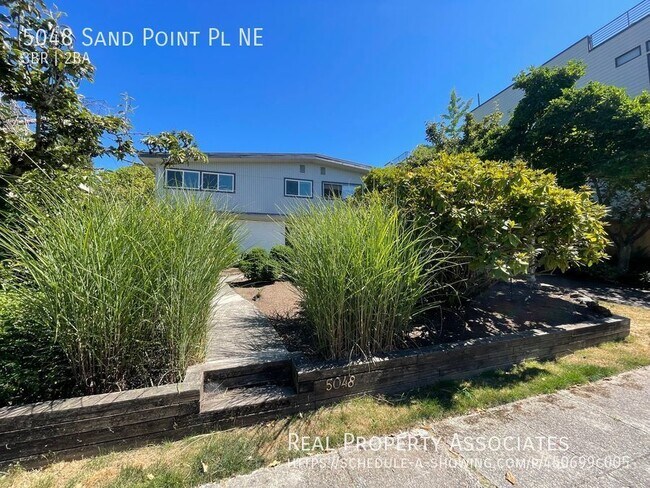 Building Photo - Pet Friendly -Triplex-ground floor unit in...