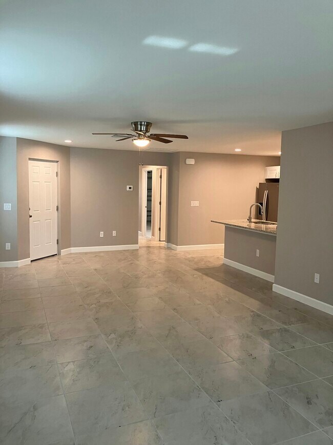 Foto del edificio - 129 Boundary Blvd