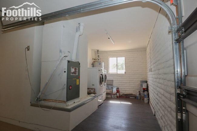 Building Photo - Beautifully Remodeled home just under 1 Acre