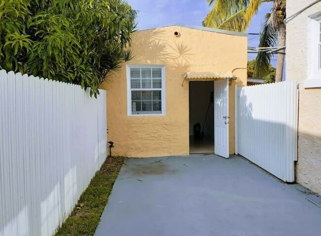 Foto del edificio - 2235 SW 16th Ter