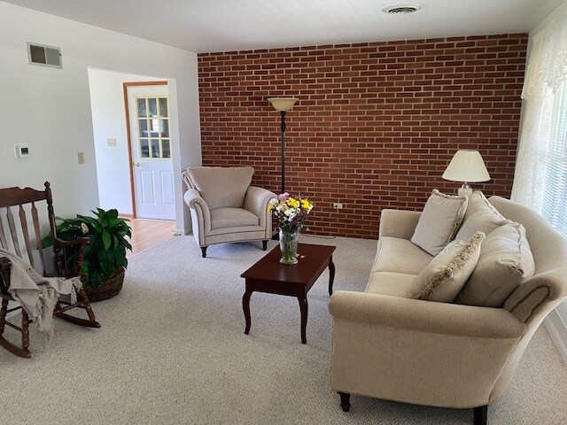 Foto principal - 155 Village Dr