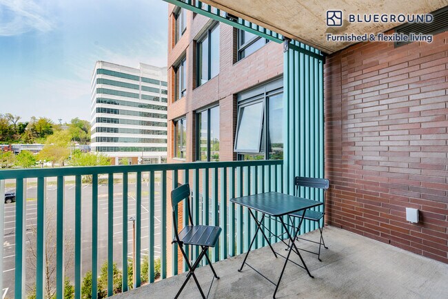 Foto del edificio - 3030 Potomac Ave