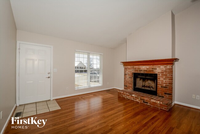 Foto del edificio - 641 Autumn Oaks Dr