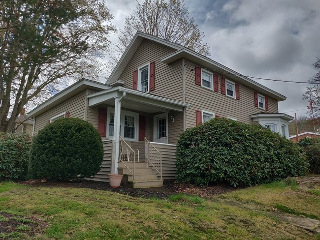 Building Photo - 33 Meade St