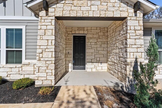 Foto del edificio - 108 Charming Redbud Ln