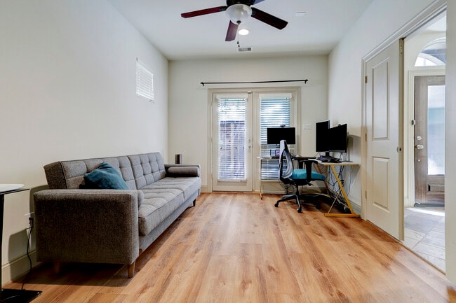 Building Photo - 5012 Schuler St