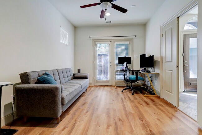 Foto del edificio - 5012 Schuler St