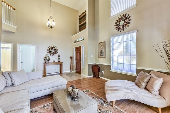 Building Photo - 9335 Hudson Bend Cir